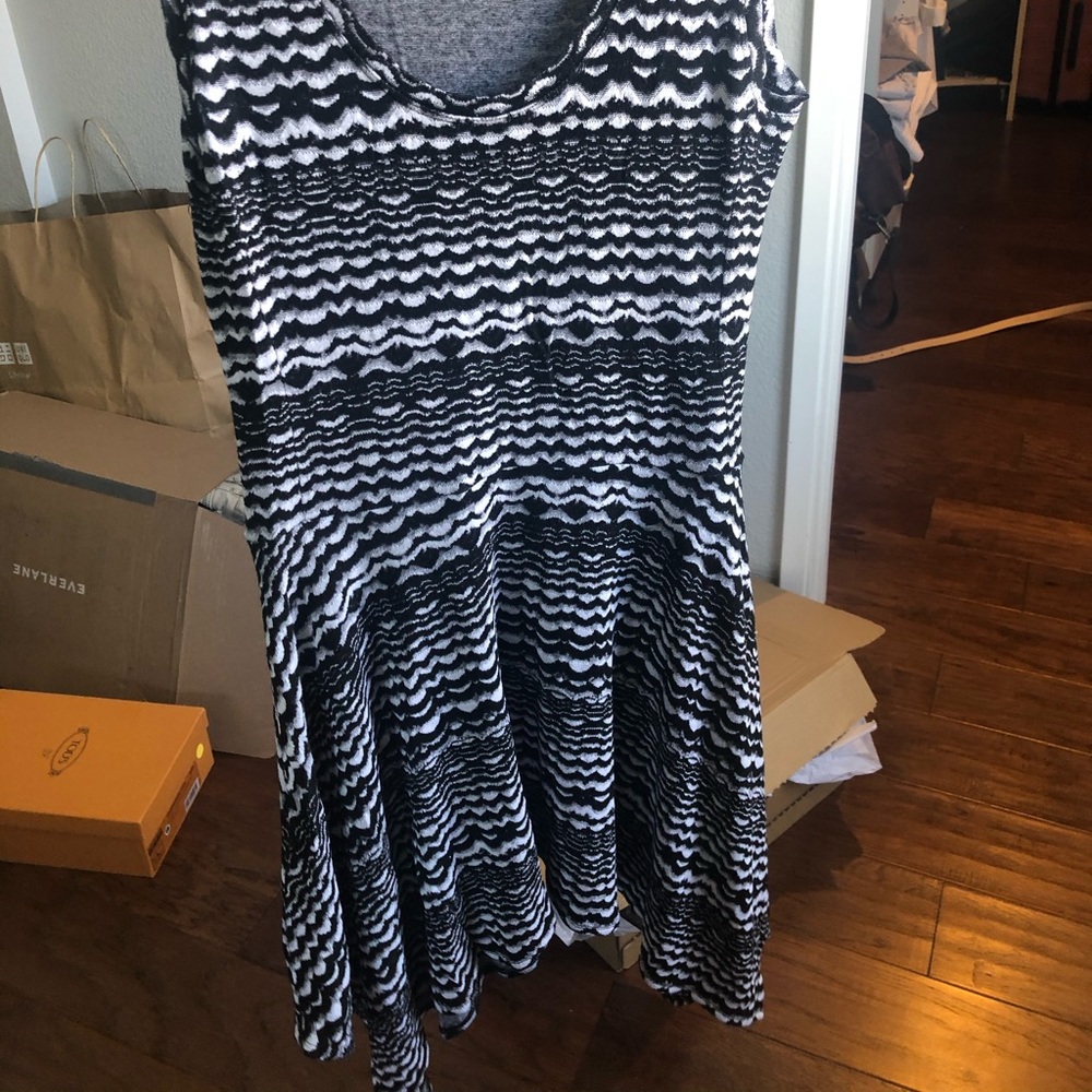 BCBG KNITTED DRESS